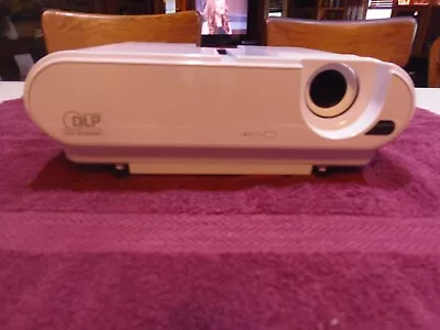 XD211U Mitsubishi  DLP Projector 34 L.H. /2200 Lumens XGA Conference Room • $20