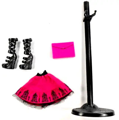 Monster High Draculaura 2012 Picture Day Black Stand Shoes Folder & Pink Skirt • $14.99