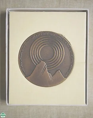 1979 ISRAEL-EGYPT PEACE TREATY BRONZE MEDAL IN ORIGINAL BOX - DIAMETER: 59mm • £0.78