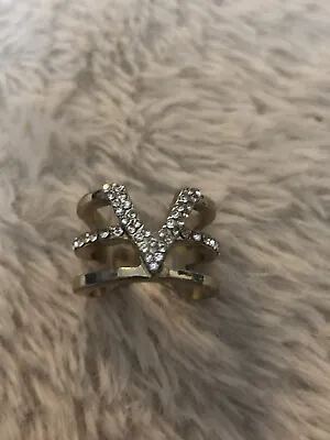 $180 • Buy Letter V  Shape Simulated Diamond Ring Sz 5.5