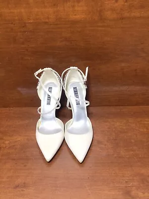 Vera Wang White Crystal Wedding Shoes Size 9m • $38