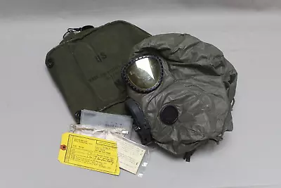 US M17A1 Gas Mask Medium In Carry Bag W/Strap . FLU3648 • $196