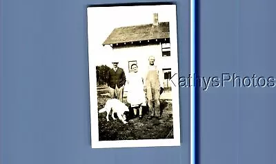 Found Vintage Photo D_6535 Men And Woman Posed Side By Sidedog • $6.98