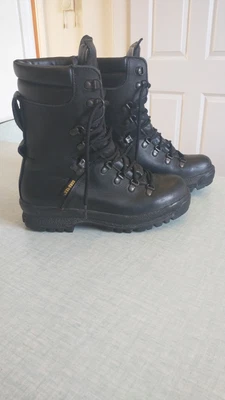 £45 • Buy BRITISH ARMY ECW Hiking BOOTS - USED - EXTREME COLD WEATHER GORE-TEX - SIZE 6L