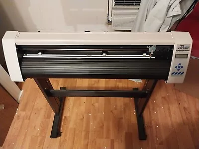 Vinyl R Expressions Q100  Cutting Plotter  • $450