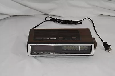 Vintage Realistic Chronomatic Model 211 Wood Grain Radio With Alarm Clock Used • $14.99