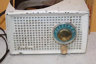 Vintage Montgomery Ward Airline Tube Radio Model 25GSL-1564 White • $15
