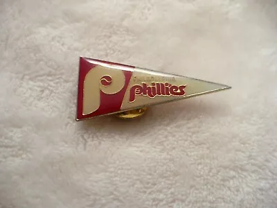  Le- Vintage Mlb Vintage Philadelphia  Phillies Pennant Metal Pin  (#16280) Nice • $18.74