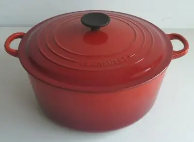 LARGE LE CREUSET CAST IRON ROUND CASSEROLE DISH/POT/PAN RED ENAMELSize 28 • £149.99