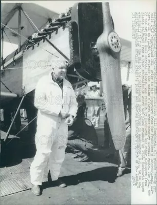 1968 Press Photo Air Mail Pilot Bill Hackbarth By DeHavilland Airco DH4 Plane • $15