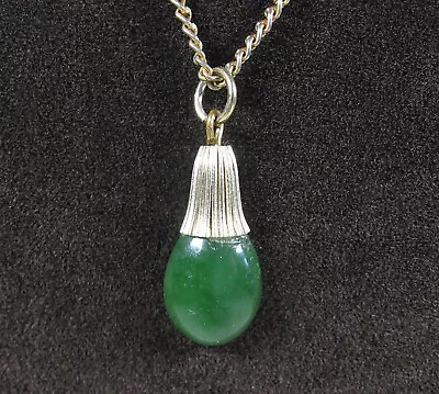 JADE GREEN TEARDROP PENDANT Necklace Vintage Flower Bud  Goldtone Chain 18  • $11.99