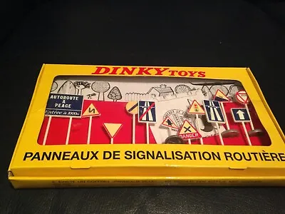 £6.95 • Buy DINKY TOYS ATLAS EDITION FRENCH ROAD SIGNS BOXED STILL SEALED See Pics
