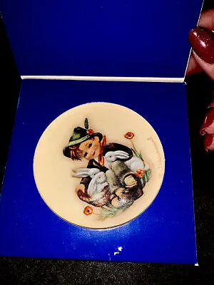 Goebel Hummel - PLAYMATES #1288- Year 2002 Club Tour - Miniature Plate • $10.99