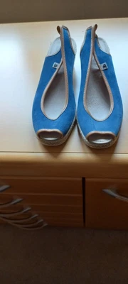 £10 • Buy Denim Blue Peep Toe Wedge Slingback .Size 5.Worn Once