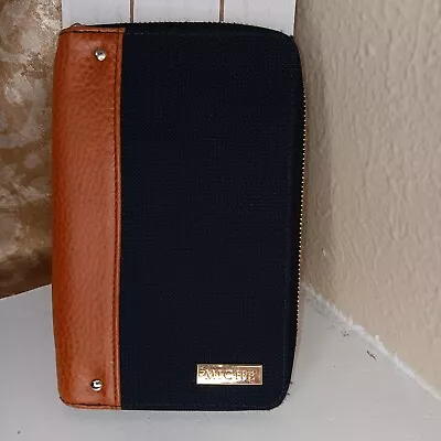 Vtg Miche Wallet Blue With Faux Leather Zip Around  • $10.99