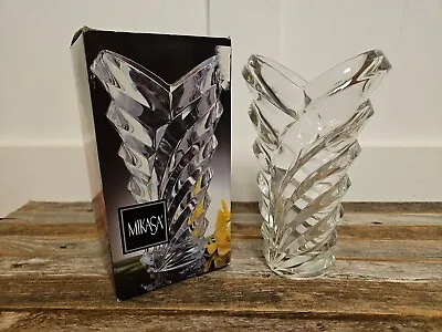 Mikasa Wyndham Crystal Vase 9   • $19