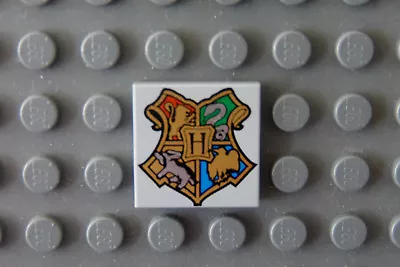   NEW LEGO Harry Potter Decorated 2x2 Tile With Hogwarts Coat Of Arms 4767 4842  • $6.82