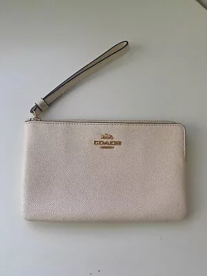 Coach New York White Leather Clutch Wallet • $35