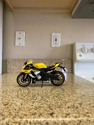 Yellow Yamaha Beautiful Looking Racing YZF-R1M Motorcycle - 1/12 • $25.50