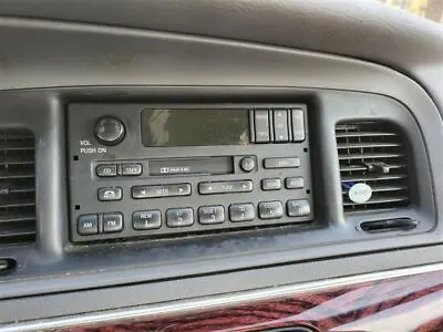Audio Equipment Radio Receiver Am-fm-cassette 1999 00 CROWN VICTORIA F150 • $48.08