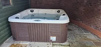 Getaway 6 Hot Tub. 6 Person Hot Tub • £2500