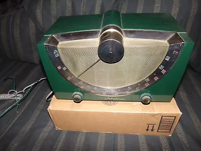 Beautiful Green Bakelite Motorola AM Radio Antique Vintage Model 79XM • $86