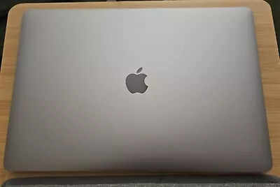 $750 • Buy MacBook Pro 15  Touchbar 2018 512GB SSD 16GB RAM 8th Gen Intel I7 2.6ghz