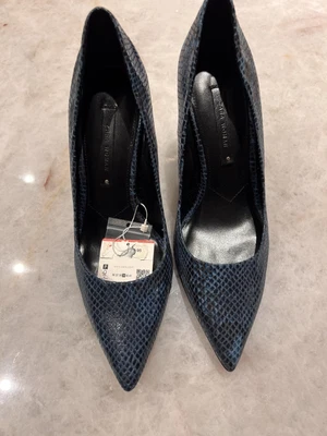 $25 • Buy New Zara Woman  Snakeskin Pump  Size 39, US 8