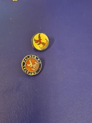 £9.49 • Buy CRYSTAL  PALACE  F C  -  2  X   OLD  COLLECTABLE  Football  Pin  BADGES VS&L 