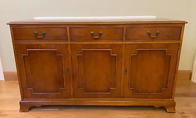 VINTAGE BRADLEY YEW SIDEBOARD - Model Y369 With 3 Draws And 2 Cupboards • £190