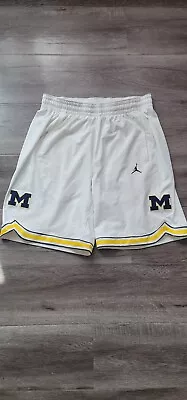  Men’s XL Michigan Wolverines Swingman Basketball Shorts • $40