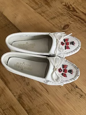 Minnetonka White Leather Native American Beaded Thunderbird Moccasins Shoes 8.5 • $10