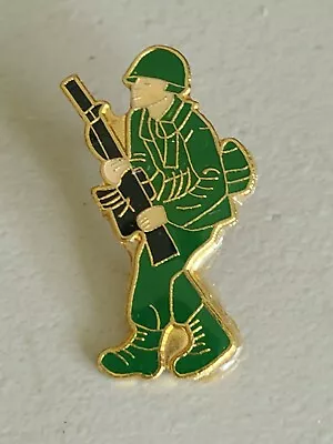 US Soldier W Rifle Lapel Hat Pin NEW Military Veteran Vietnam Vintage Green ARMY • $13.99