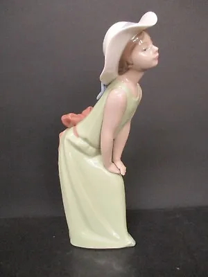 Lladro  Curious Girl  #5009 Straw Hat 9  Tall • $60