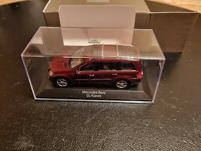 Mercedes Benz Dealer 1/43 Model GL Class 2006 Red Minichamps B66962226 • $31.58