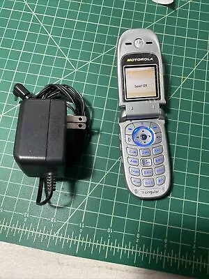 Motorola V220 Cell Phone With Charger • $18