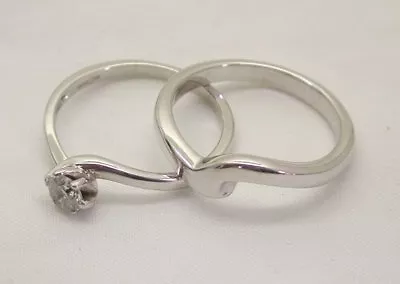 £745.80 • Buy Lovely 9 Carat White Gold Matching Fitted Wedding & O.33 Carat Diamond Solitaire