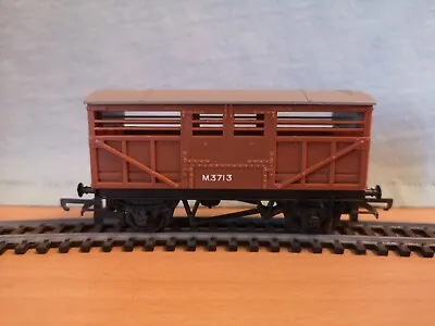 Tri-ang Hornby OO Gauge R.122 BR Cattle Wagon No.M3713 Fair Un-boxed Condition.  • £5.50