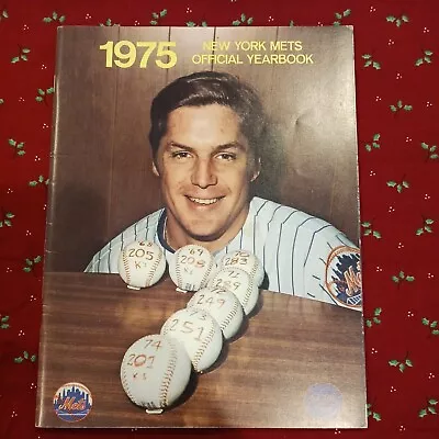 1975 New York Mets Official Yearbook Seaver Berra Torre Koosman Mays Free Ship • $19.99