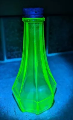 Vintage Hazel Atlas 1290 Green Depression Glass Salt/Pepper Shaker  Uranium   • $12.99