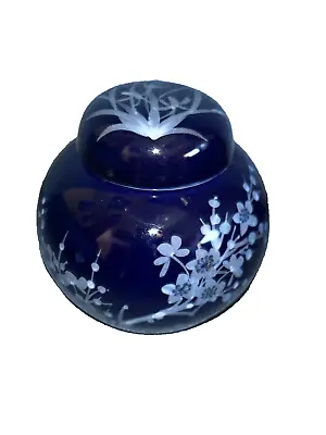 Vintage 1985 Asian Cobalt Blue White Floral Lidded Ginger Jar Porcelain Ceramic • $31.49