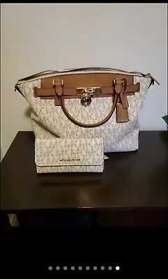 Michael Kors Purse And Wallet • $180