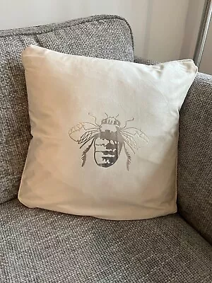 £7.99 • Buy Lovely Soft Velvet Cushion Cover With Printed Bee Design.