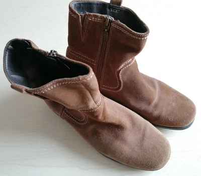 £2 • Buy Pre Owned M&S Footglove Ankle Boots, Tan Suede, 6