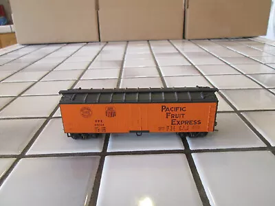 TRAIN MINIATURE PACIFIC FRUIT EXPRESS 40 Foot Reefer Car HO Scale • $9.75