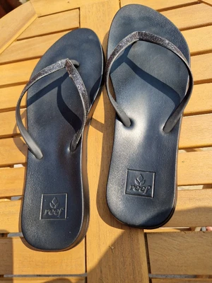 £5 • Buy Ladies Reef Black & Glitter Flip Flops Size 6