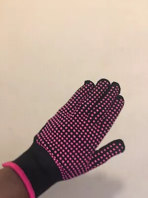 Heat Resistant Gloves For Hair Styling • £1.50