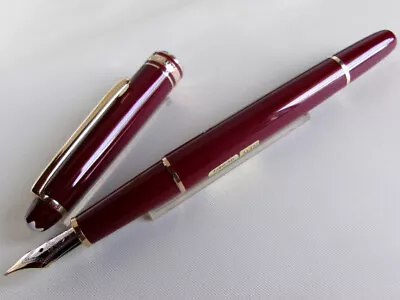 Montblanc Meisterstuck Classique 144 Fountain Pen Burgundy GT 14K F Nib • $249.99