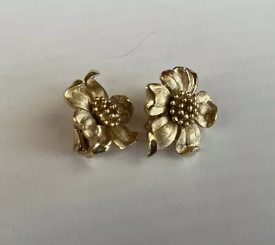 Vintage Trifari Flower Gold Tone Clip On Earrings—Gorgeous! • $28