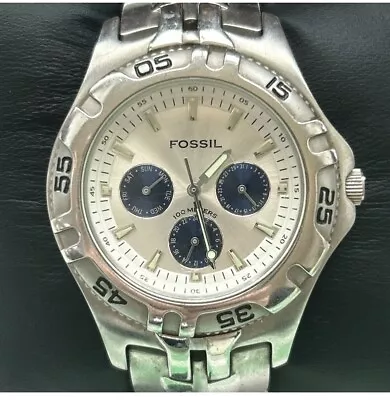 Men’s Fossil Blue Watch  Silver Tone Round Dial Day Date • $24.95